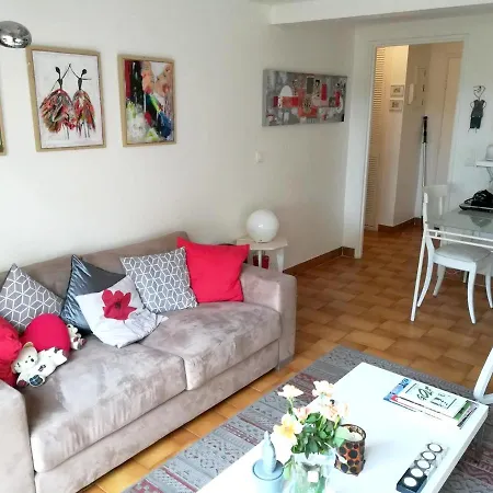 De 2 Chambres Avec Terrasse Amenagee Et Wifi A Raphael A 3 Km De La Апартаменти Сен-Рафаель